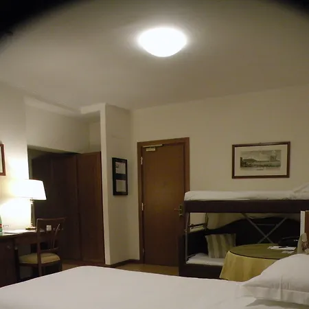 酒店 Ramada By Wyndham 4*