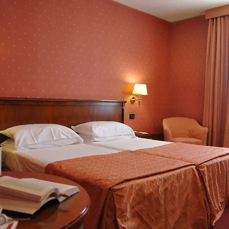 Ramada By Wyndham 4* 那不勒斯