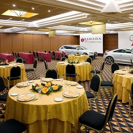 酒店 Ramada By Wyndham 4*