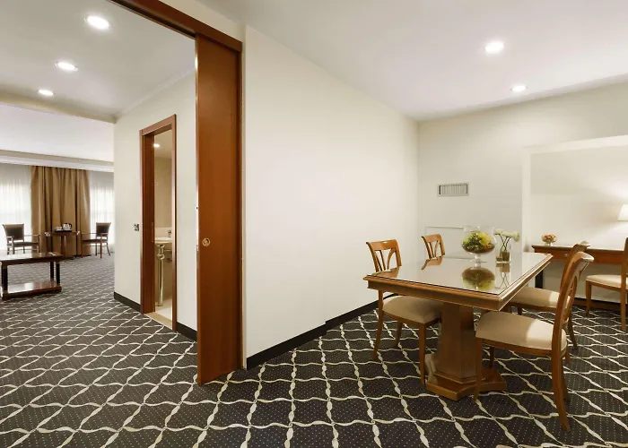 Ramada By Wyndham Napoli