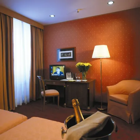 Ramada By Wyndham Hotel Napoli