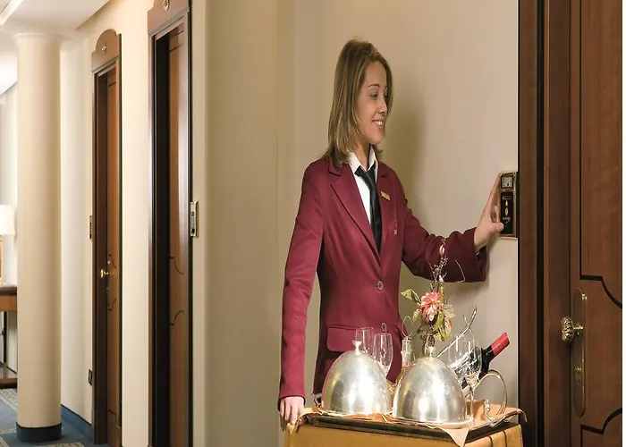 Ramada By Wyndham 那不勒斯