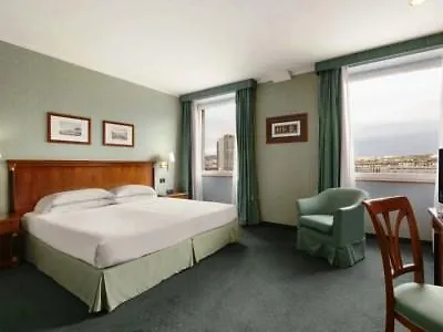 Ramada By Wyndham Neapel