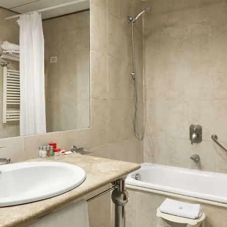 Отель Ramada By Wyndham 4*