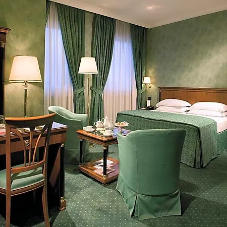 Ramada By Wyndham 4* Neapel