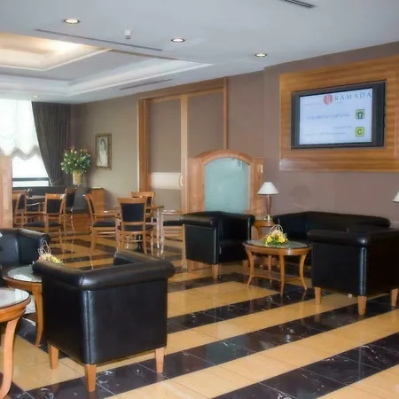 那不勒斯市中心华美达酒店 酒店 4*