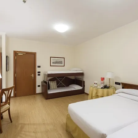 Ramada By Wyndham Hotel Napels