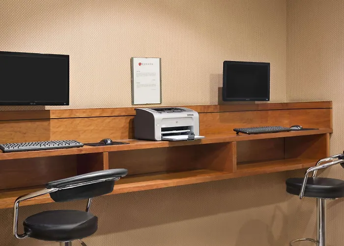 Ramada By Wyndham Nápoles