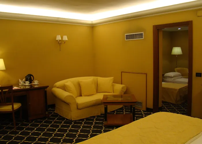 Hotel Ramada By Wyndham Nápoles