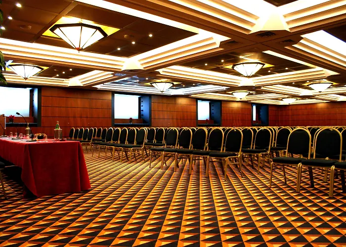 Ramada By Wyndham Hotel Nápoles