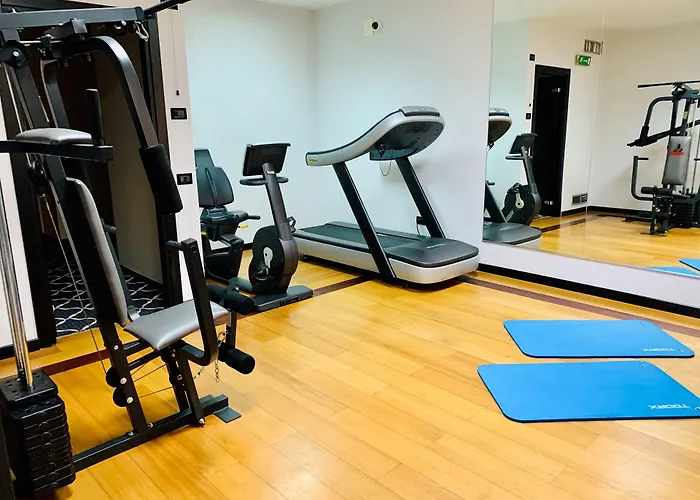 Ramada By Wyndham Hotel Nápoles