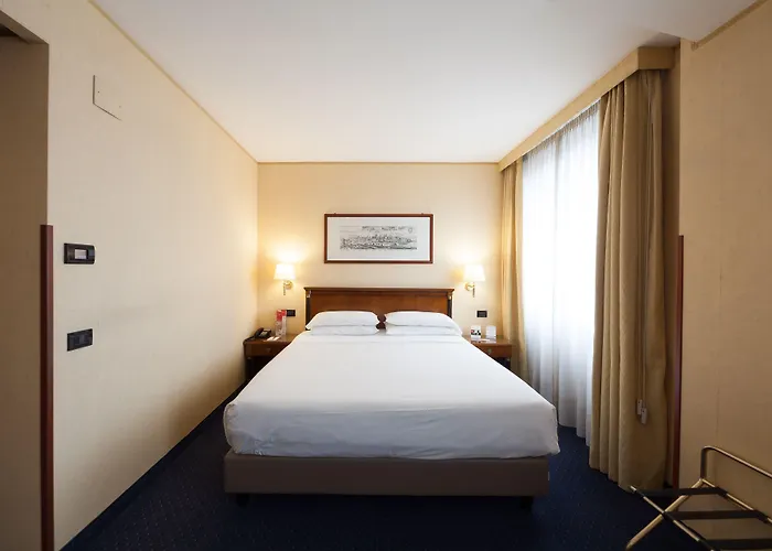 Ramada By Wyndham Nápoles