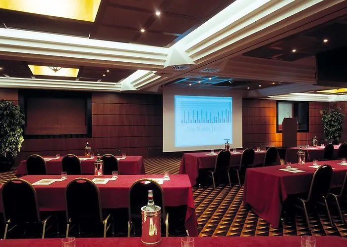 Ramada By Wyndham Hotel Nápoles