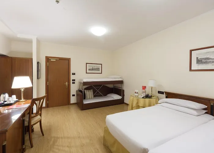 Ramada By Wyndham Hotel Nápoles