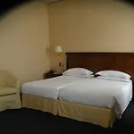 Ramada By Wyndham Otel