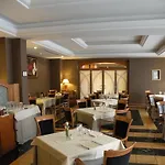 Ramada By Wyndham Otel 4*